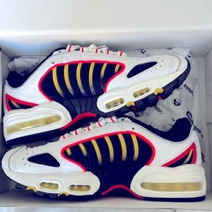 Nike Air Maxes. 8/10 Condition. Good condition. Super Clean